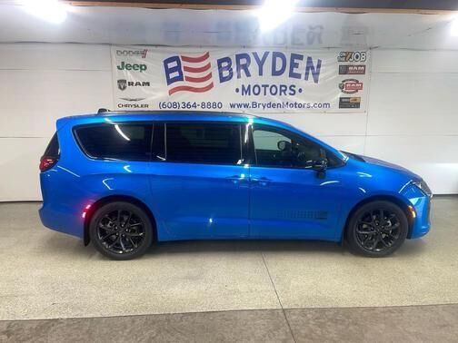 2027 CHRYSLER Pacifica