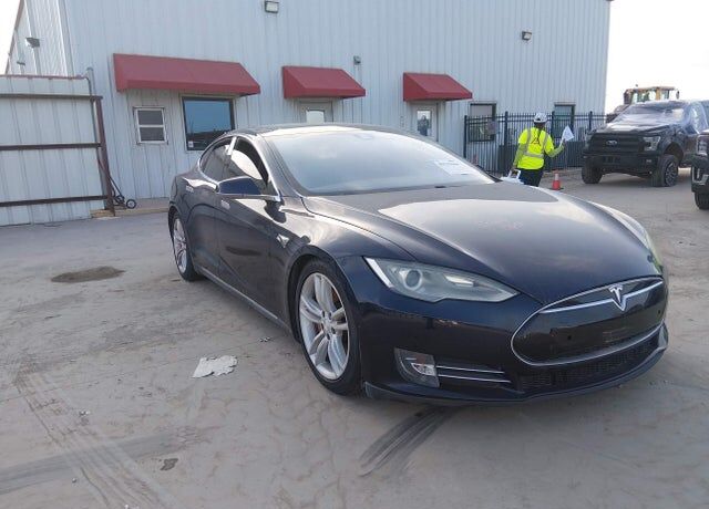 2015 TESLA Model S