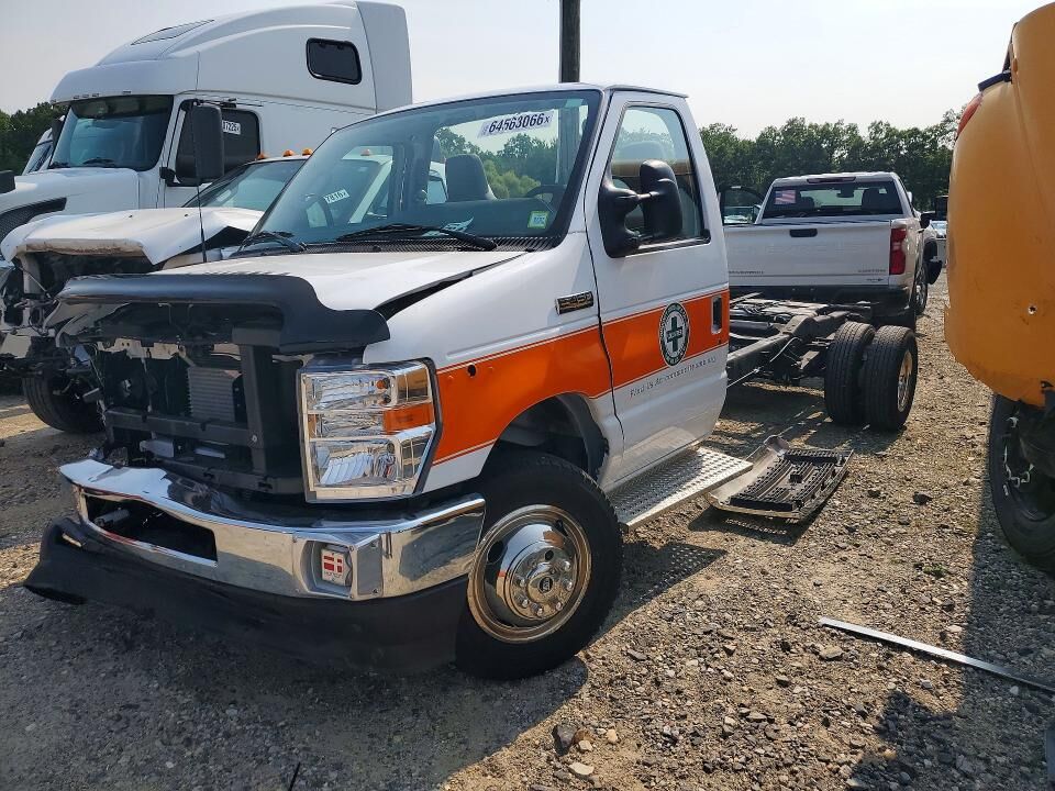 2025 FORD E-450