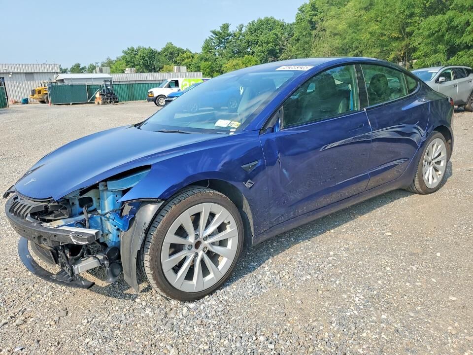 2022 TESLA Model 3