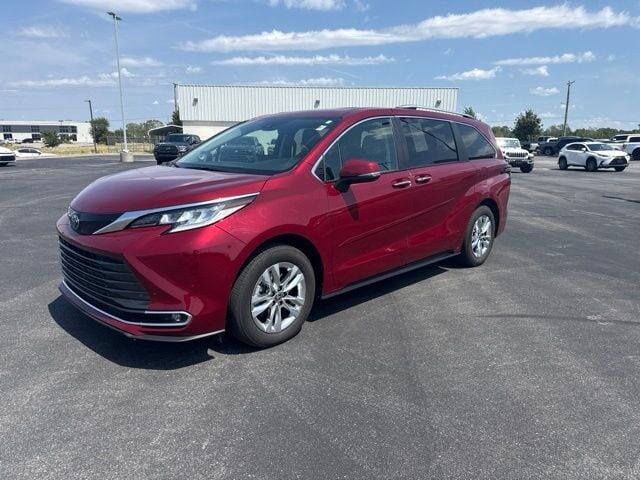 2024 TOYOTA Sienna