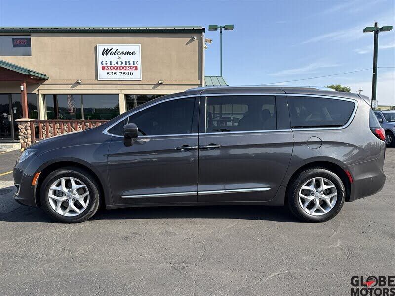 2017 CHRYSLER Pacifica
