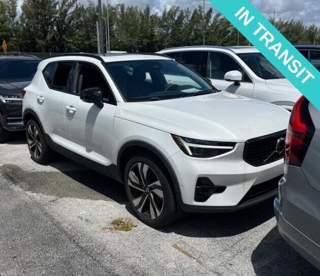 2024 VOLVO XC40