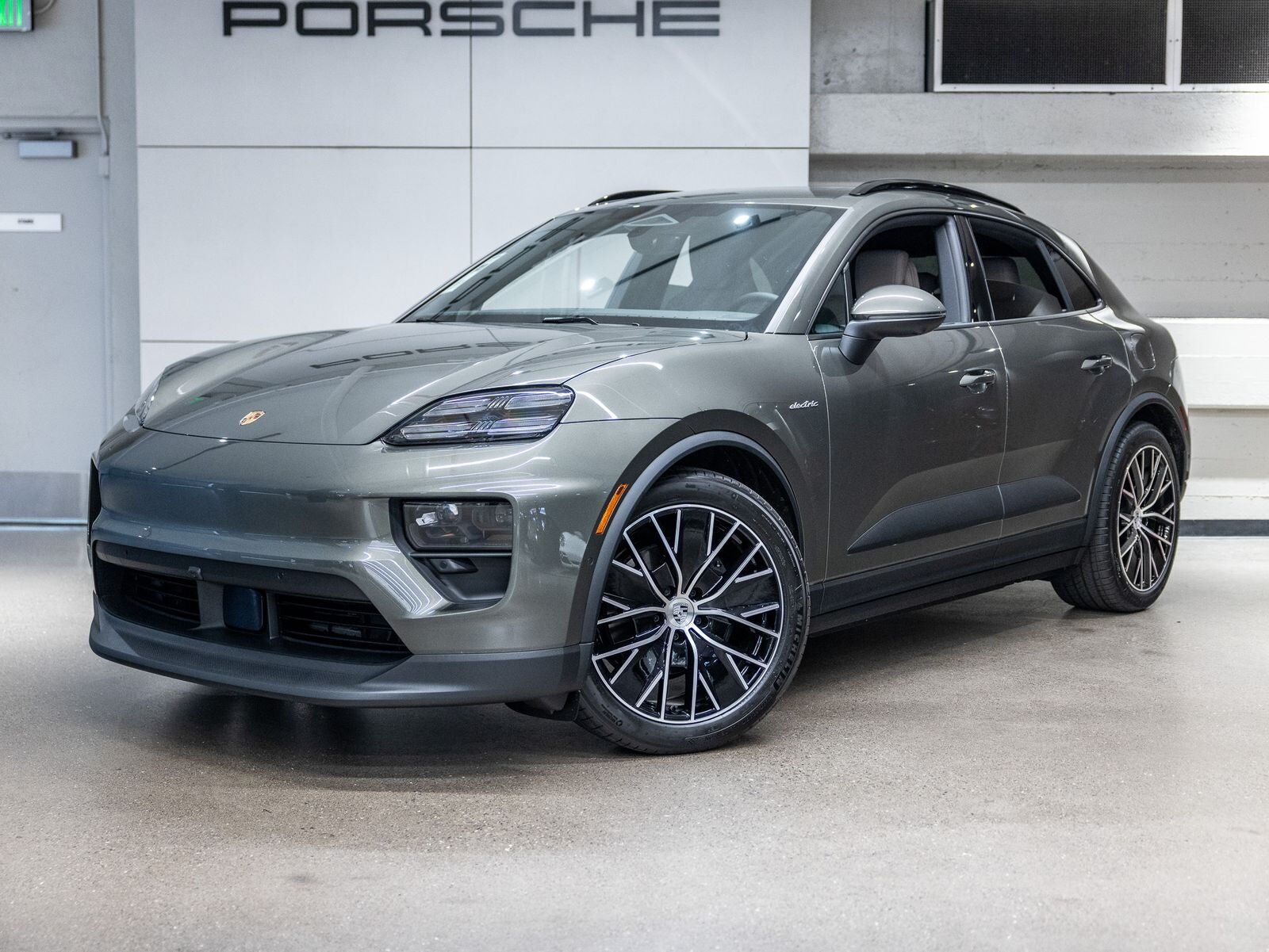 2026 PORSCHE Macan