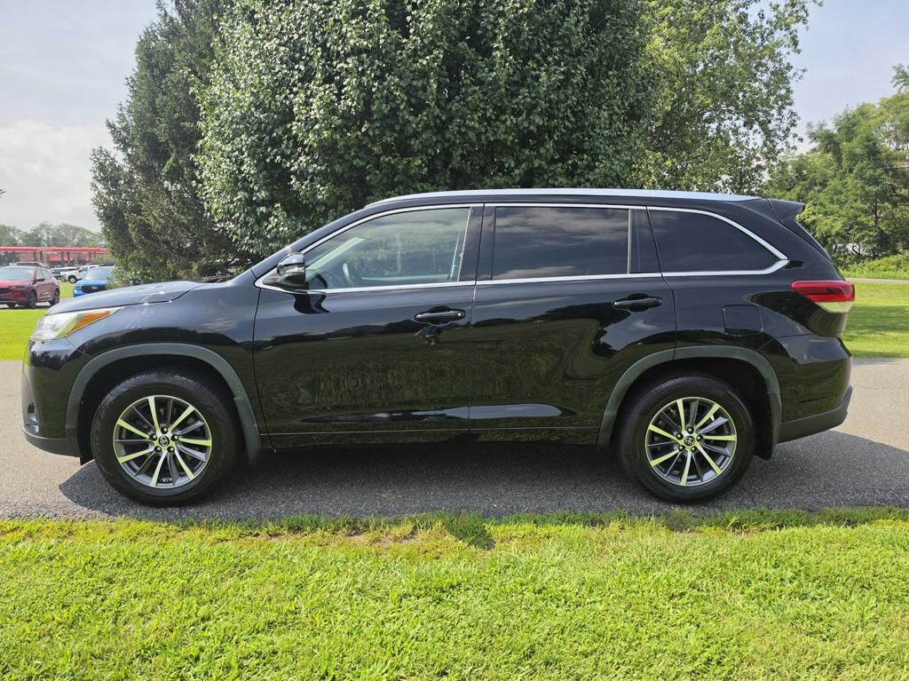 2017 TOYOTA Highlander
