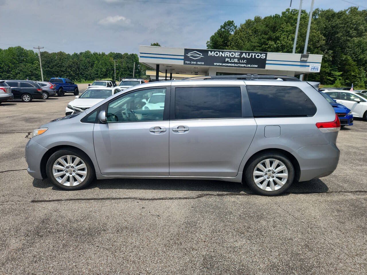 2011 TOYOTA Sienna