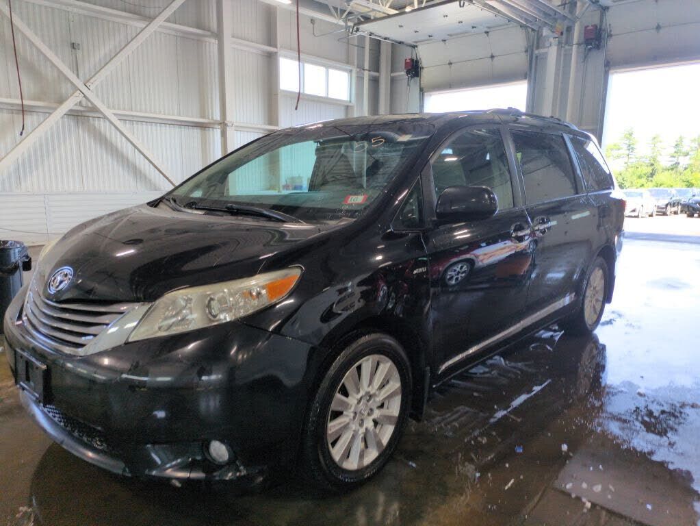 2017 TOYOTA Sienna
