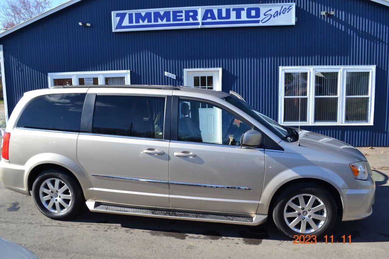 2013 CHRYSLER Town and Country