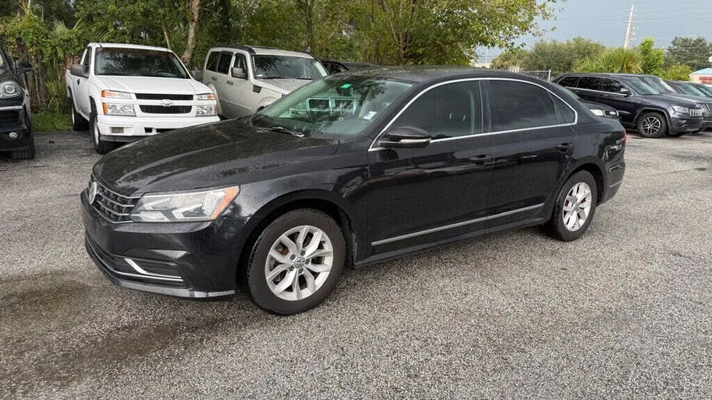 2017 VOLKSWAGEN Passat