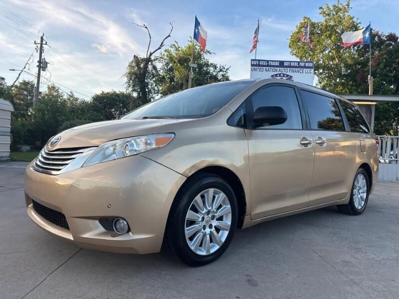 2011 TOYOTA Sienna