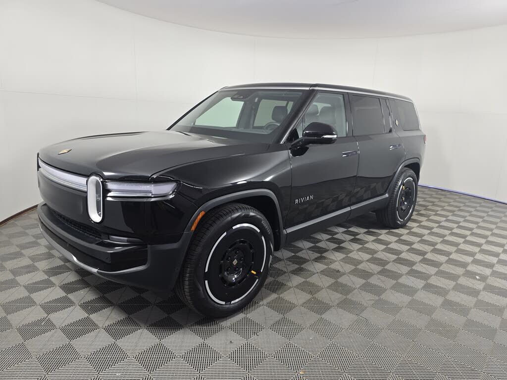 2025 RIVIAN R1S
