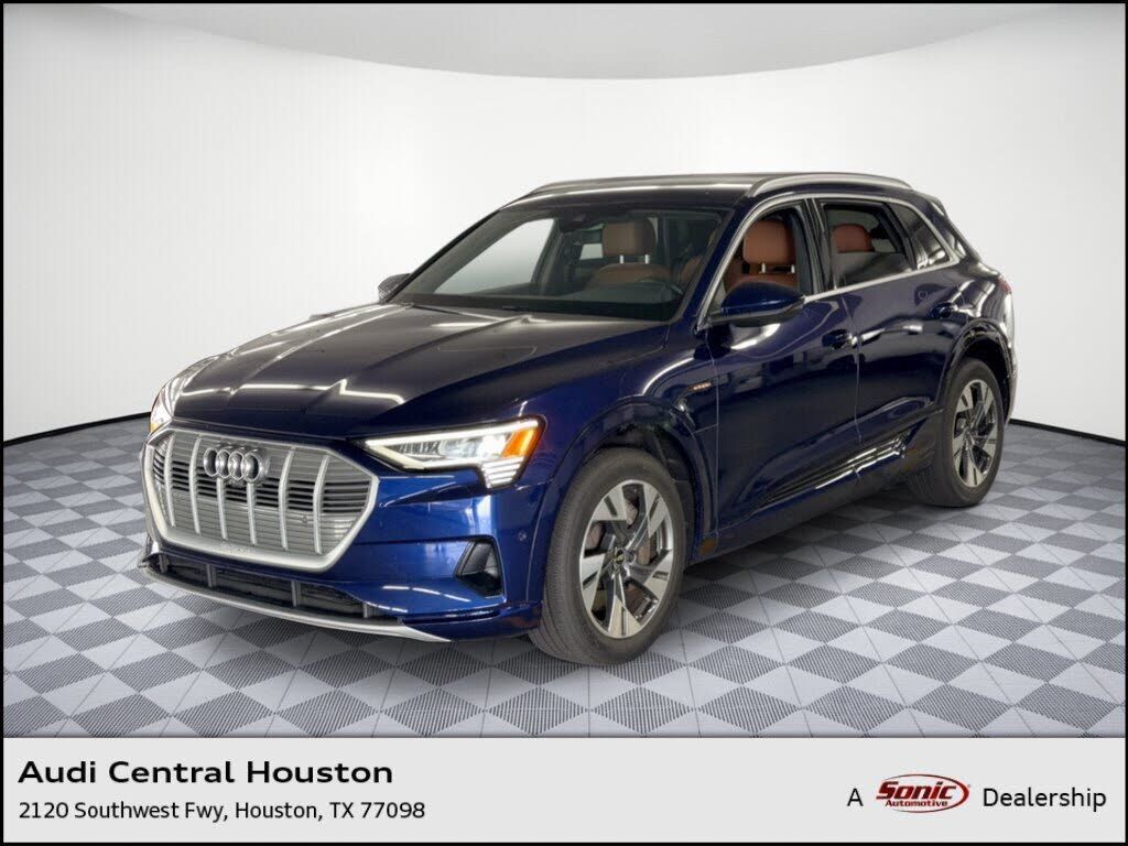 2022 AUDI e-tron