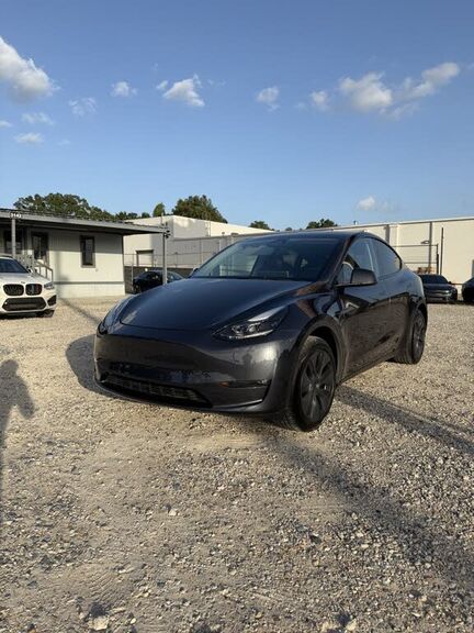2025 TESLA Model Y