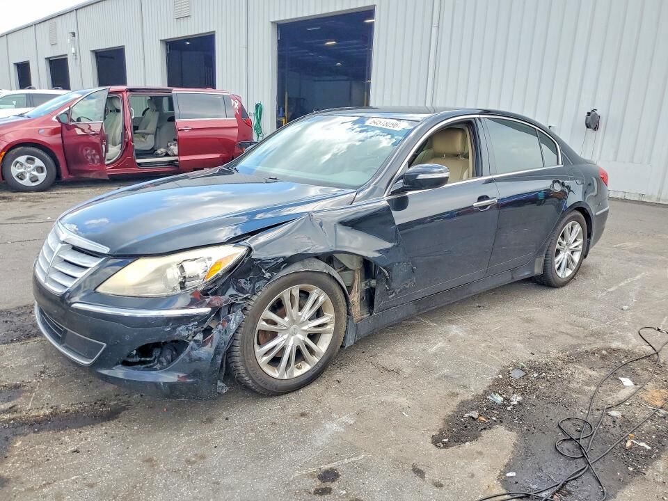 2013 HYUNDAI Genesis