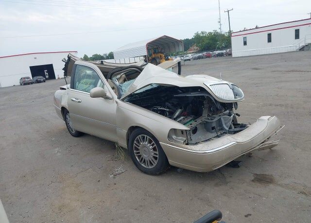 2007 LINCOLN Town Car