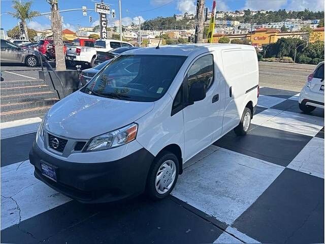 2017 NISSAN NV200