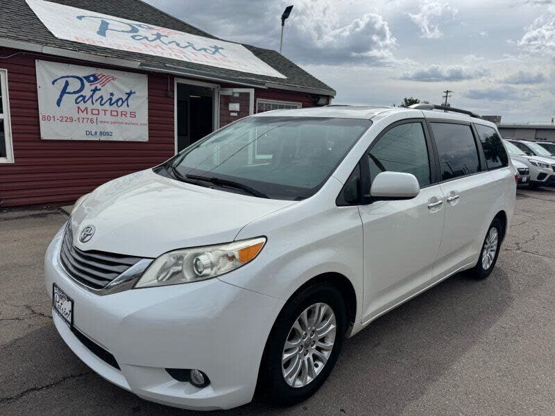2017 TOYOTA Sienna
