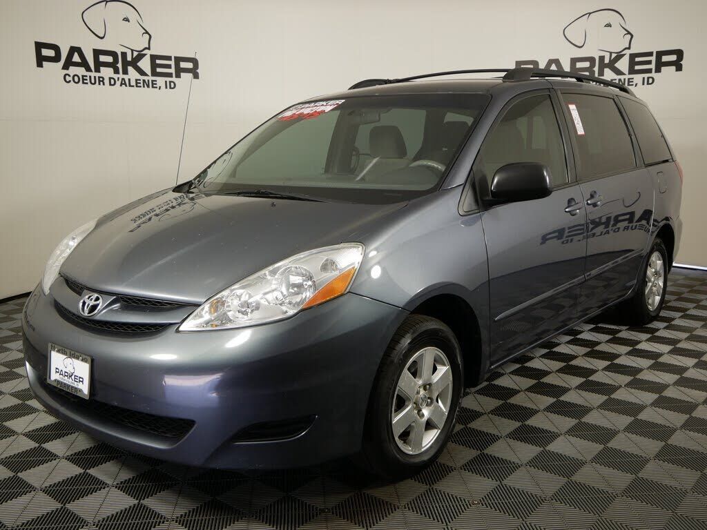 2010 TOYOTA Sienna