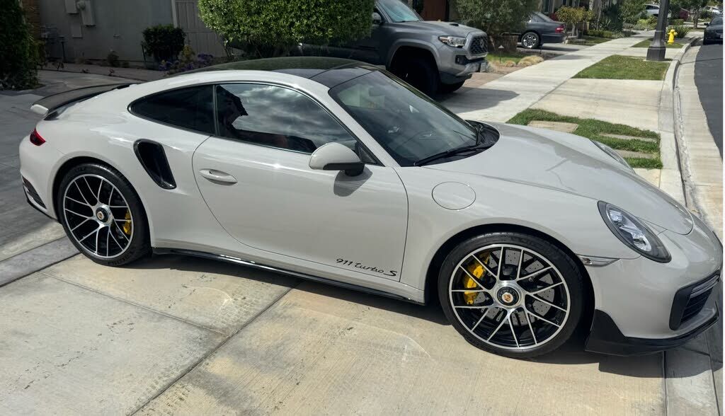 2019 PORSCHE 911