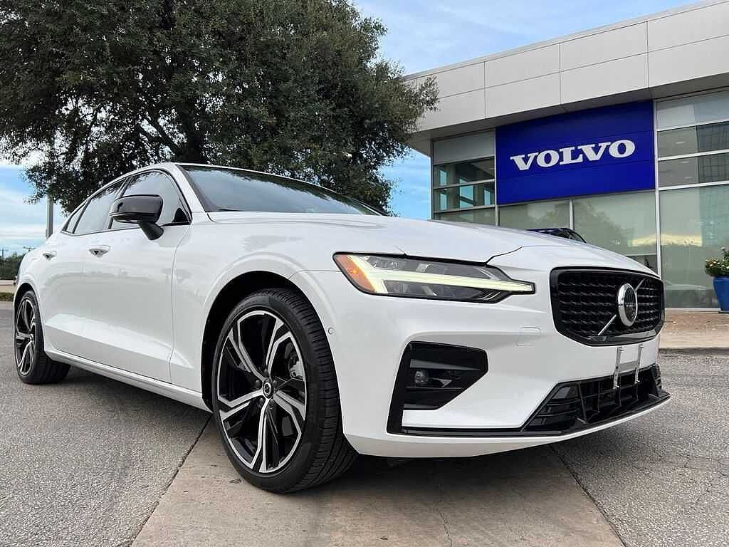 2024 VOLVO S60