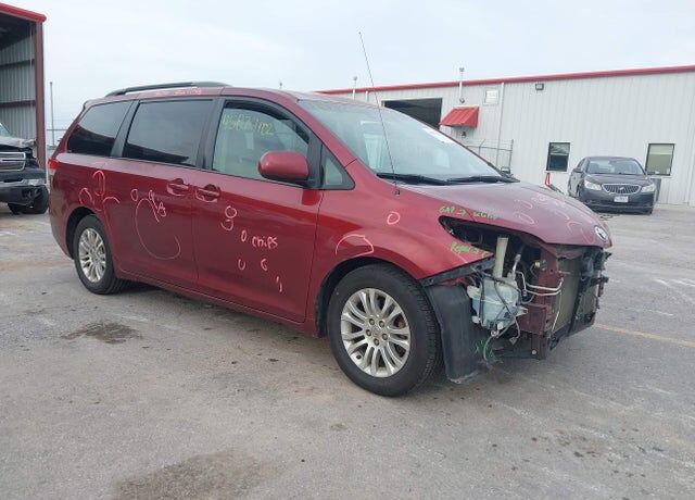 2012 TOYOTA Sienna