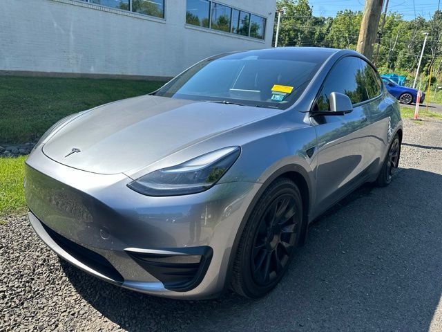 2025 TESLA Model Y
