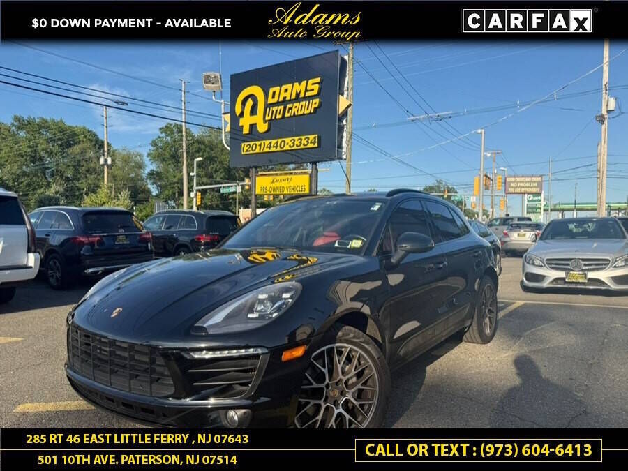 2017 PORSCHE Macan