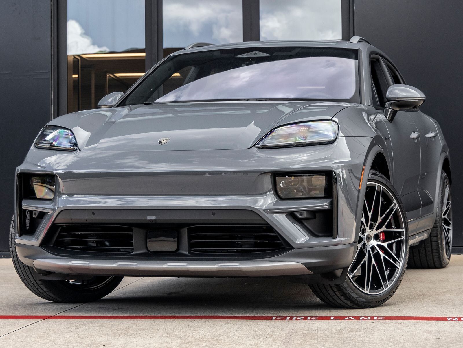 2026 PORSCHE Macan