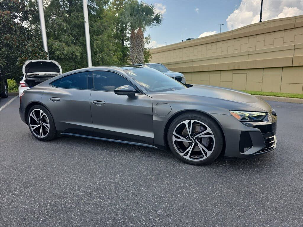 2022 AUDI e-tron