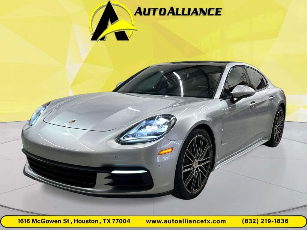 2018 PORSCHE Panamera