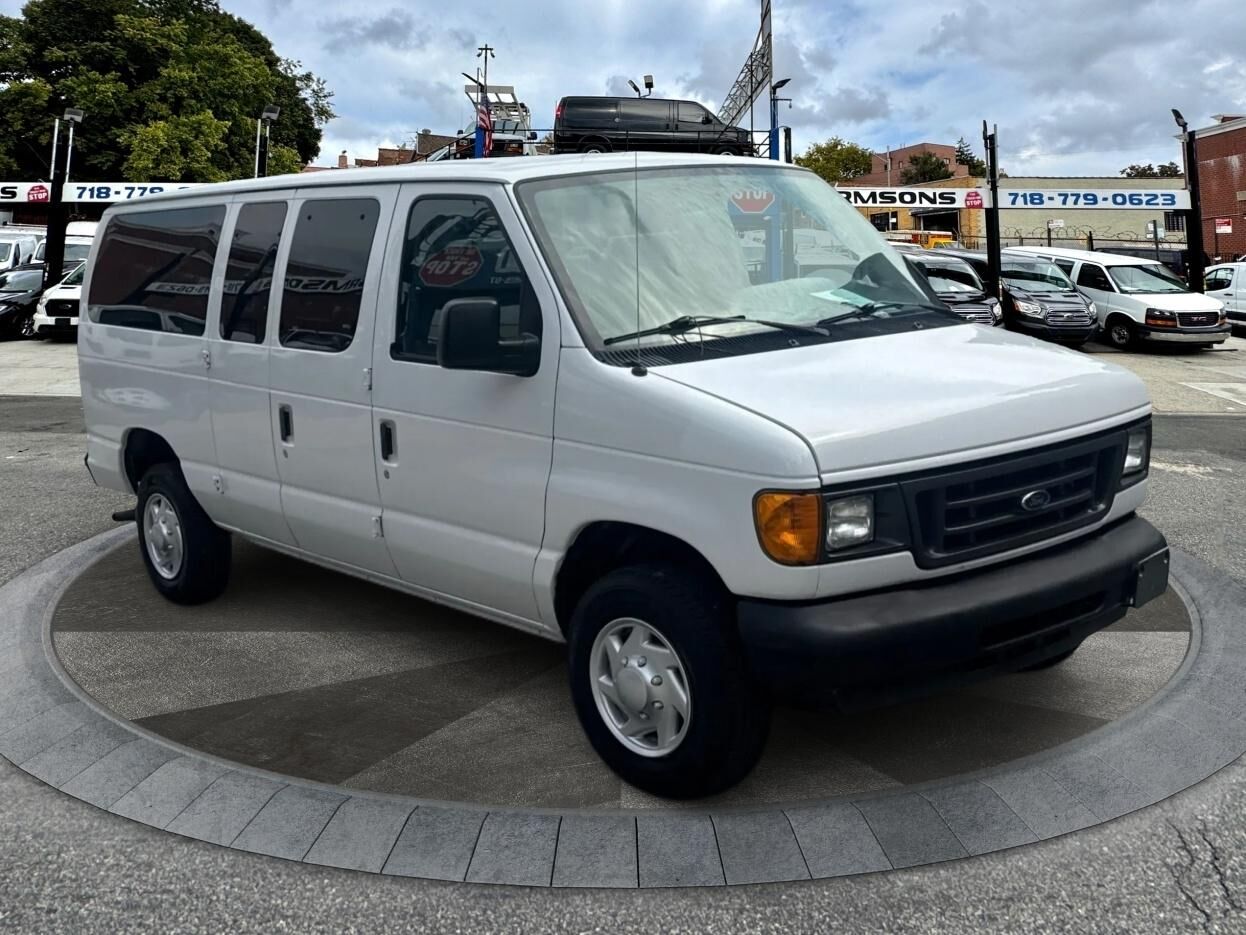 2005 FORD E-350