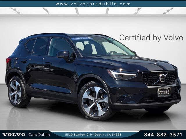 2026 VOLVO XC40
