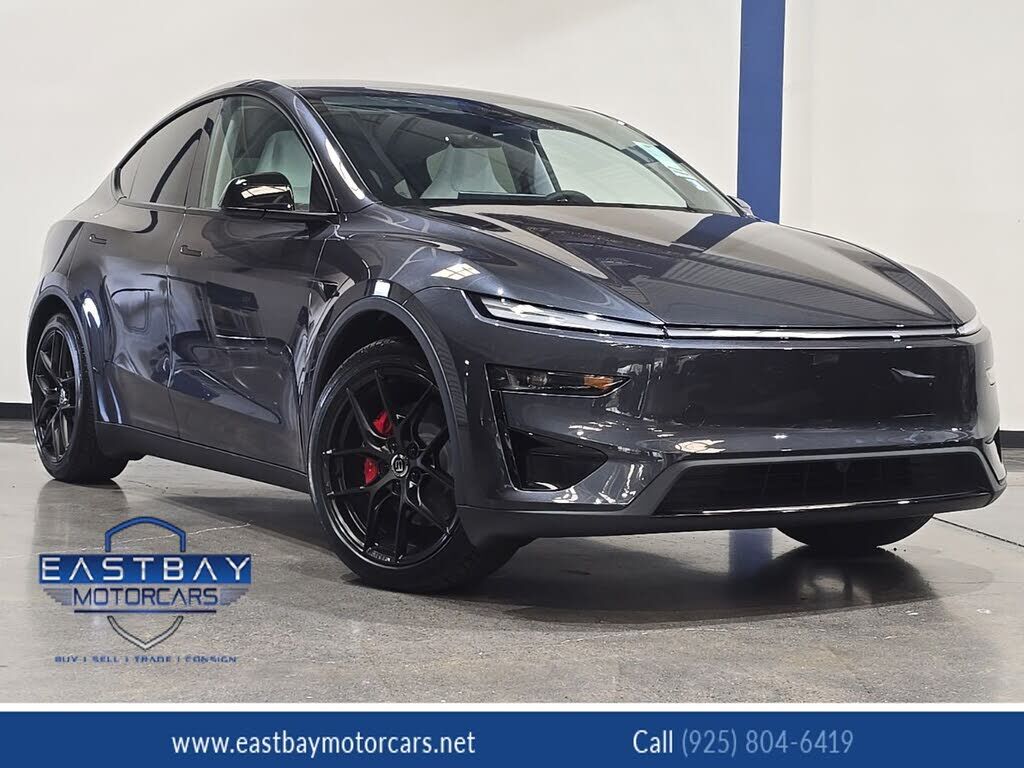 2026 TESLA Model Y