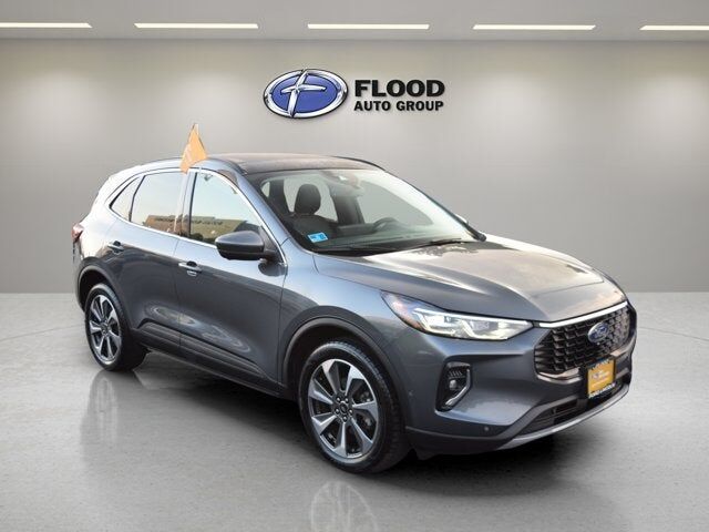 2023 FORD Escape