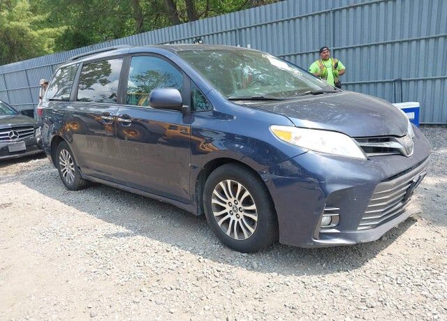 2018 TOYOTA Sienna
