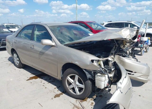 2004 TOYOTA Camry