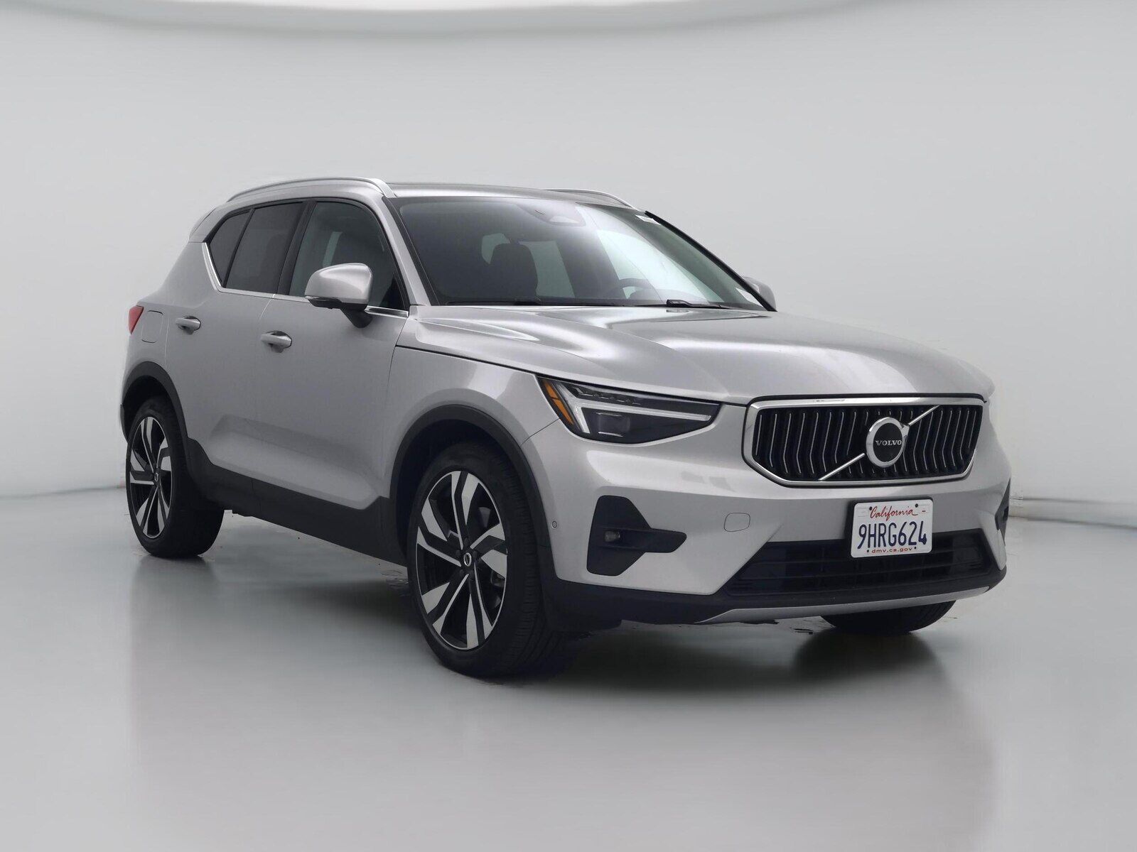 2023 VOLVO XC40