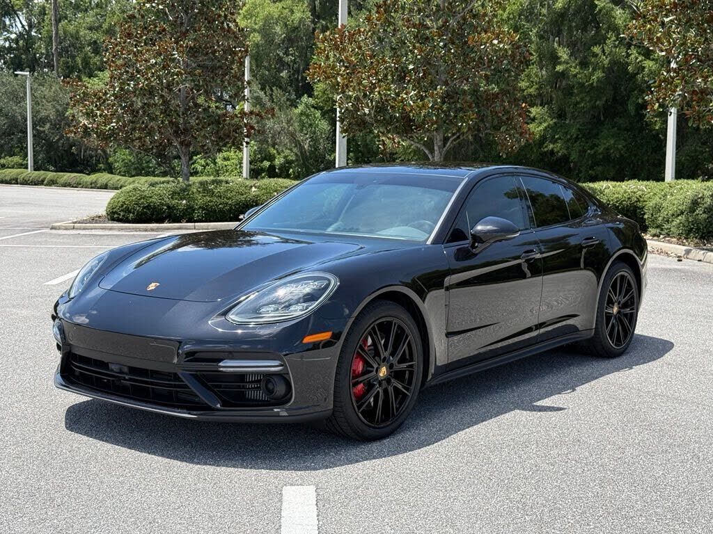 2018 PORSCHE Panamera