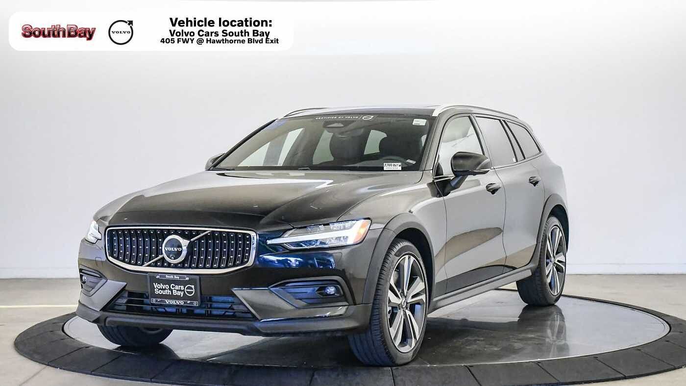 2024 VOLVO V60CC