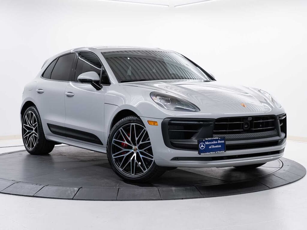 2026 PORSCHE Macan