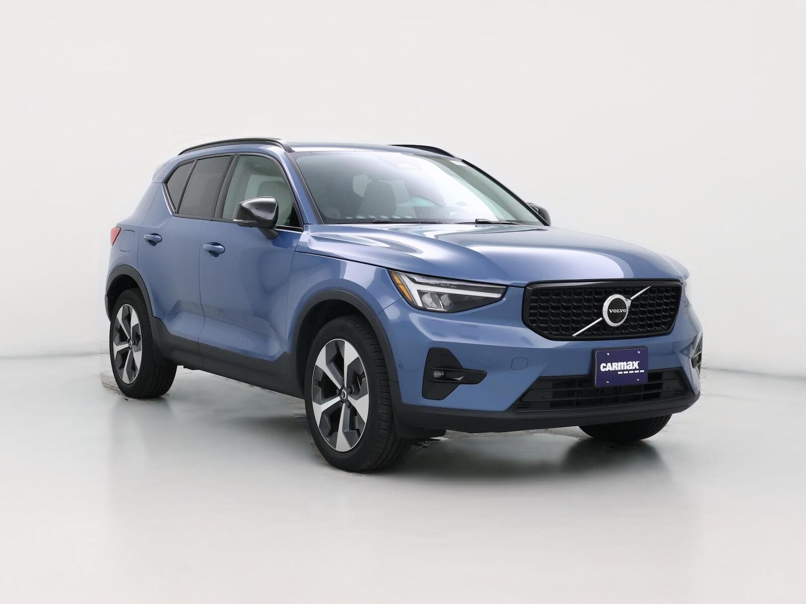 2023 VOLVO XC40