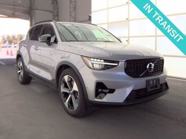2026 VOLVO XC40