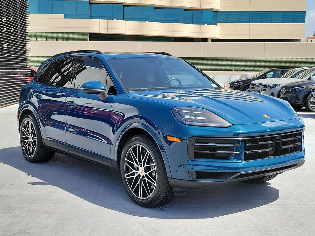 2024 PORSCHE Cayenne