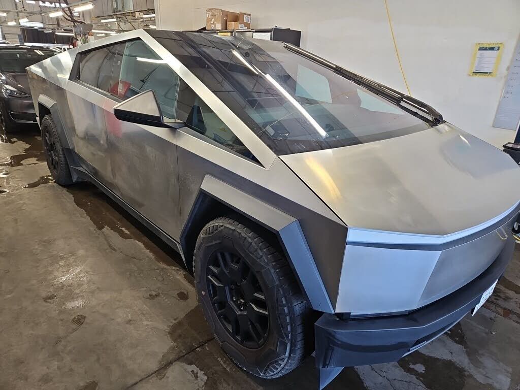 2024 TESLA Cybertruck