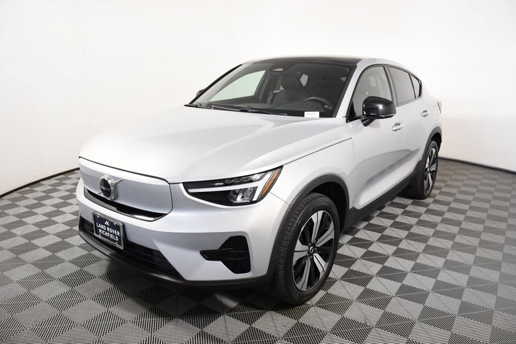 2023 VOLVO C40