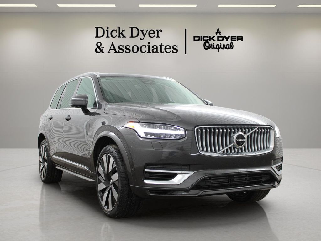 2023 VOLVO XC90