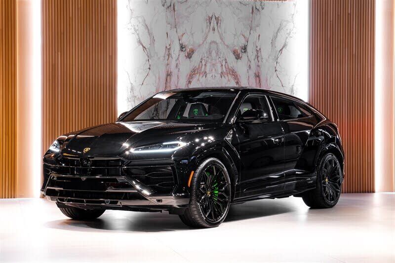2025 LAMBORGHINI URUS