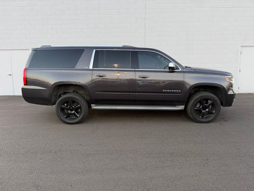 2016 CHEVROLET Suburban