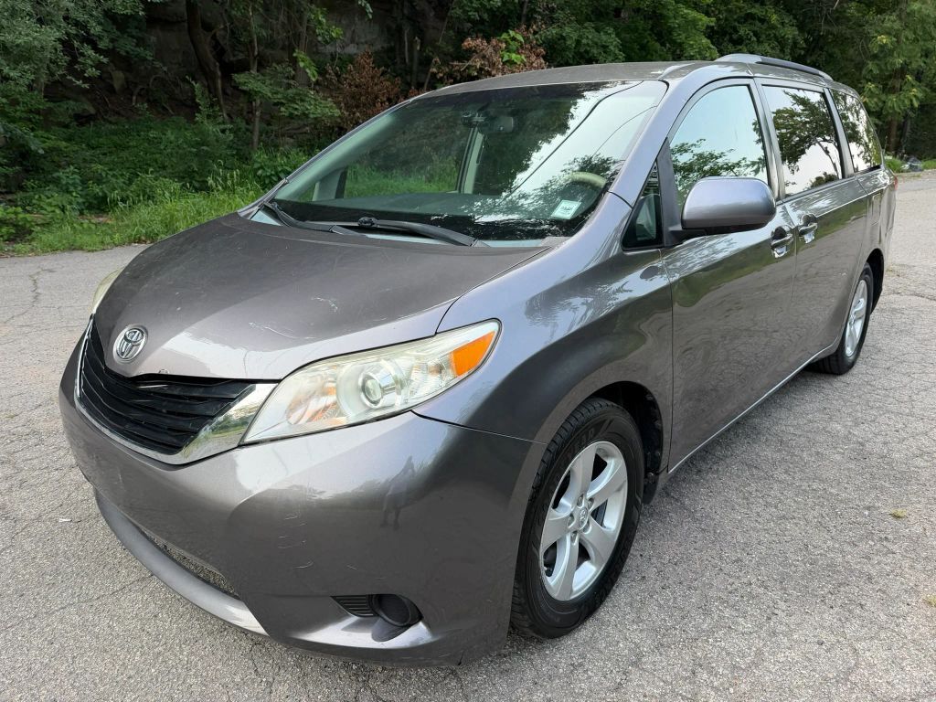2014 TOYOTA Sienna