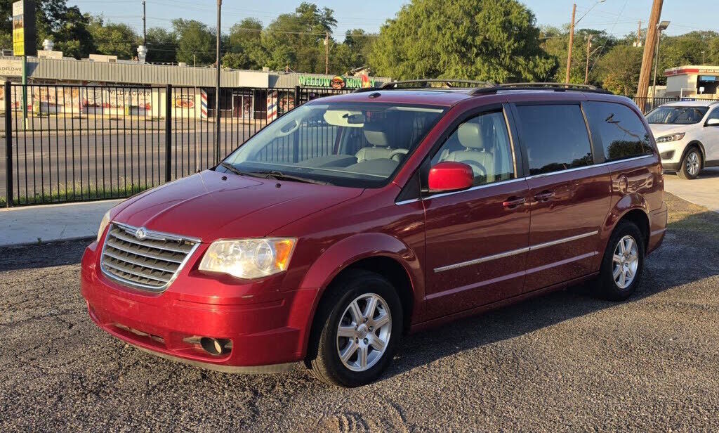 2010 CHRYSLER Town and Country